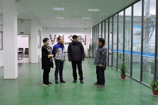新能源汽车课程基地正式授牌建立 新能源汽车课程基地正式授牌建立